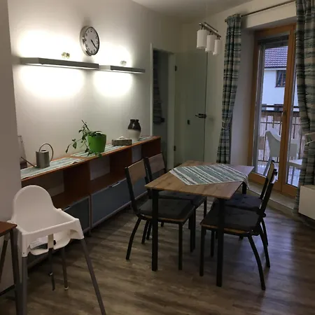 Apartament V Centru Mesta